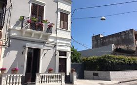 Moni Rooms