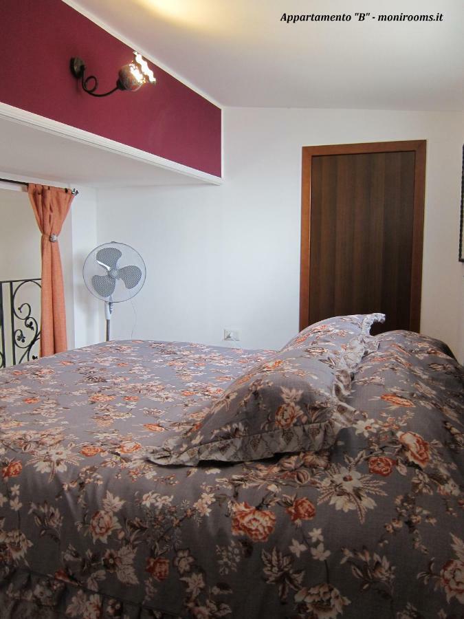 Moni Rooms Giarre Esterno foto