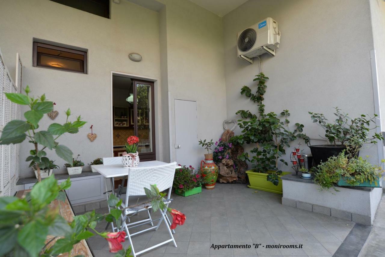 Moni Rooms Giarre Esterno foto